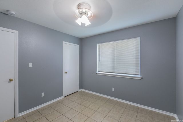 5835 Midcrown Dr, San Antonio, TX 78218