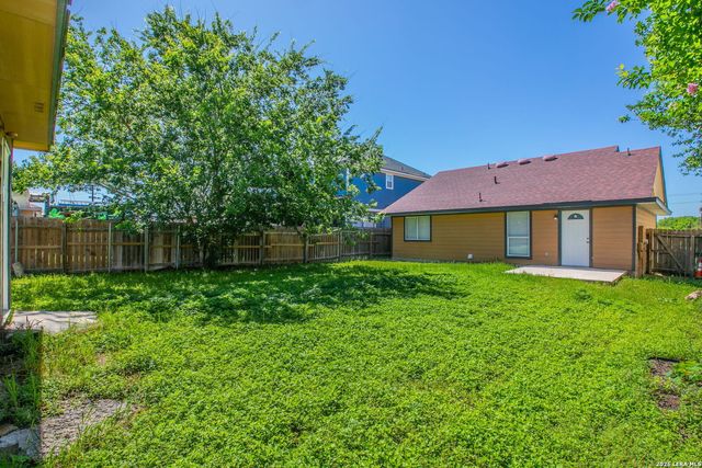 5835 Midcrown Dr, San Antonio, TX 78218