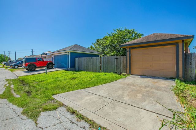 5835 Midcrown Dr, San Antonio, TX 78218