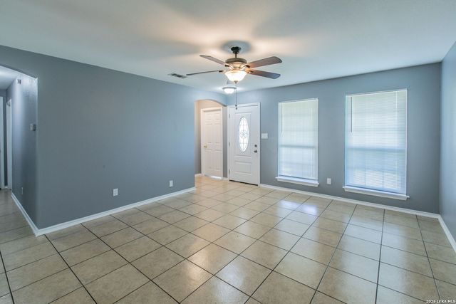 5835 Midcrown Dr, San Antonio, TX 78218