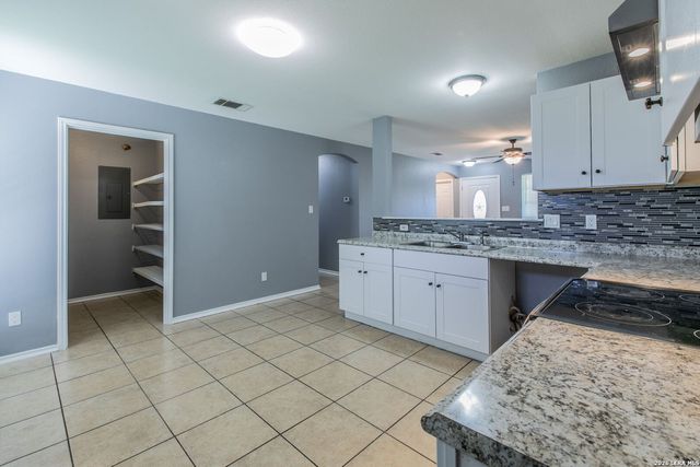 5835 Midcrown Dr, San Antonio, TX 78218