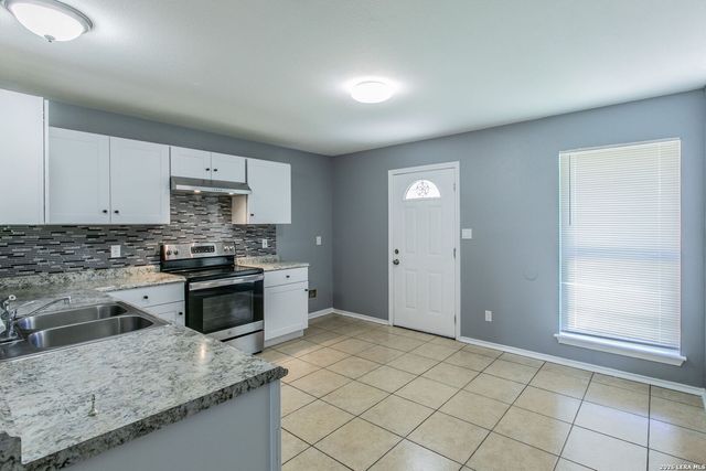 5835 Midcrown Dr, San Antonio, TX 78218