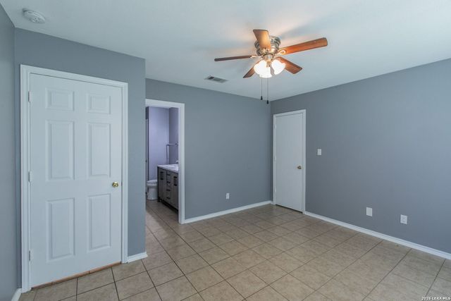 5835 Midcrown Dr, San Antonio, TX 78218
