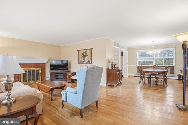 2109 EASTHAM RD, Lutherville Timonium, MD 21093