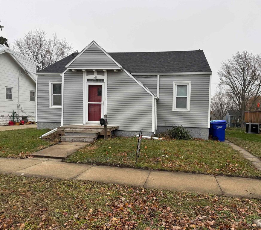 827 NE 1st Avenue, Oelwein, IA 50662
