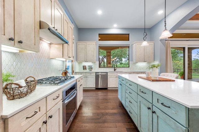 241 Onion Creek LN, Driftwood, TX 78619