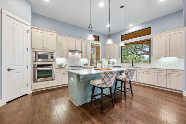 241 Onion Creek LN, Driftwood, TX 78619