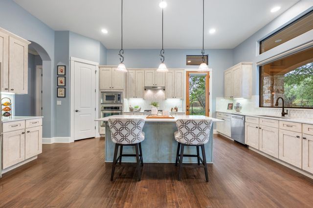 241 Onion Creek LN, Driftwood, TX 78619