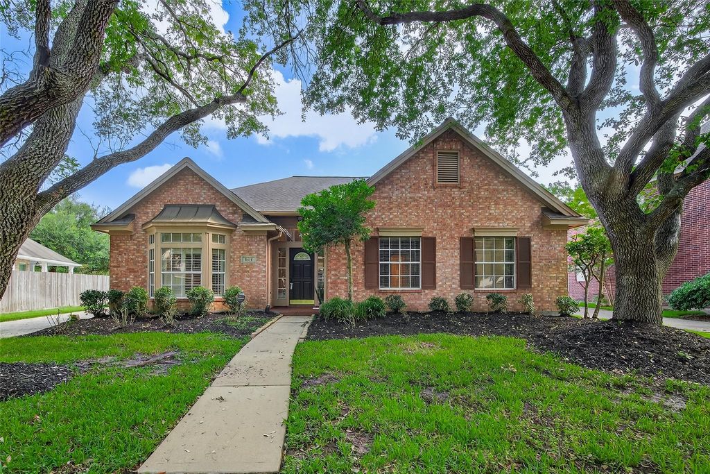 6415 Adobe Trails Drive, Sugar Land, TX 77479