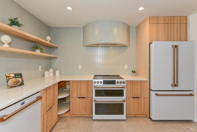 2148 San Antonio Dr, Santa Rosa, CA 95405