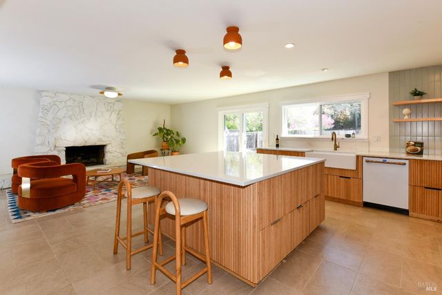 2148 San Antonio Dr, Santa Rosa, CA 95405