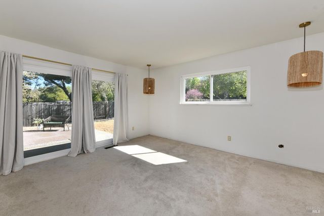 2148 San Antonio Dr, Santa Rosa, CA 95405