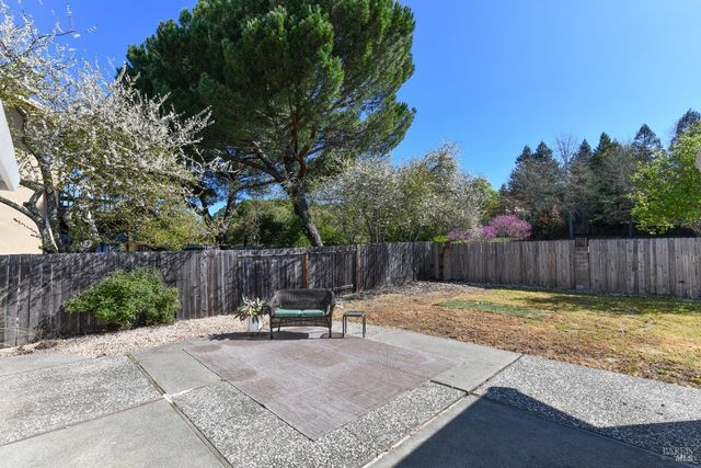 2148 San Antonio Dr, Santa Rosa, CA 95405