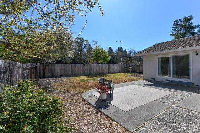 2148 San Antonio Dr, Santa Rosa, CA 95405