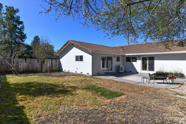 2148 San Antonio Dr, Santa Rosa, CA 95405