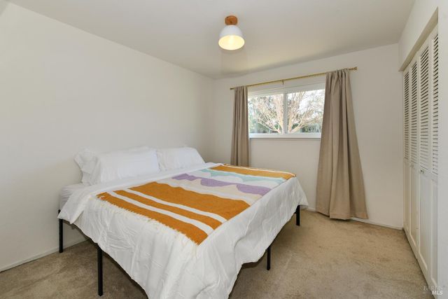 2148 San Antonio Dr, Santa Rosa, CA 95405