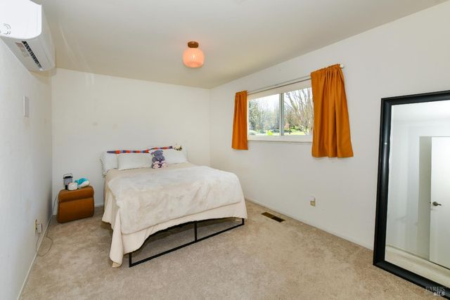 2148 San Antonio Dr, Santa Rosa, CA 95405