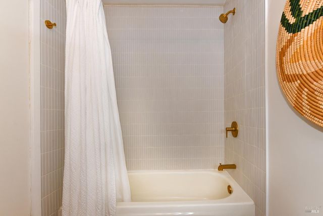 2148 San Antonio Dr, Santa Rosa, CA 95405