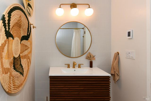 2148 San Antonio Dr, Santa Rosa, CA 95405