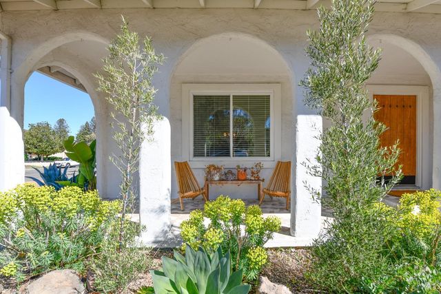 2148 San Antonio Dr, Santa Rosa, CA 95405