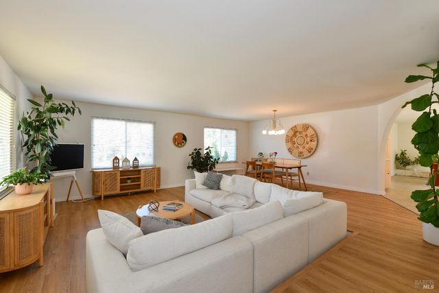 2148 San Antonio Dr, Santa Rosa, CA 95405