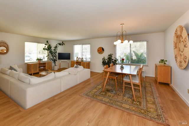 2148 San Antonio Dr, Santa Rosa, CA 95405