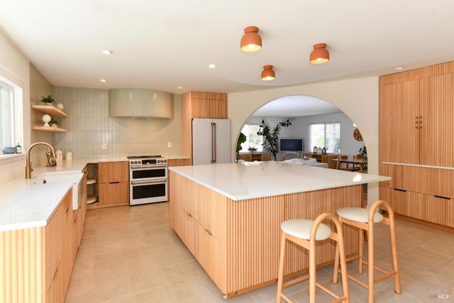 2148 San Antonio Dr, Santa Rosa, CA 95405