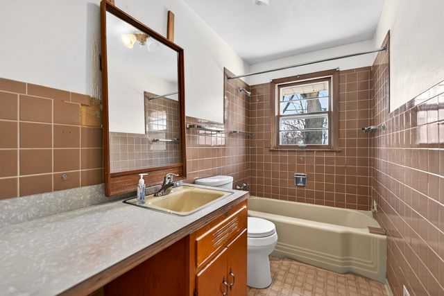 1704 WEDEL Avenue, Rockford, IL 61103