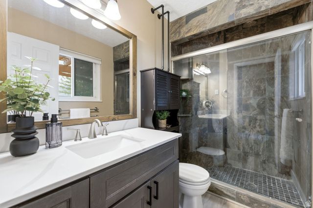 2104 E BUCKINGHAM WAY, Sandy, UT 84093