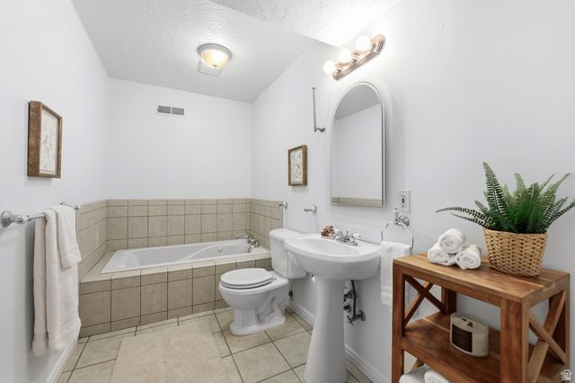 2104 E BUCKINGHAM WAY, Sandy, UT 84093
