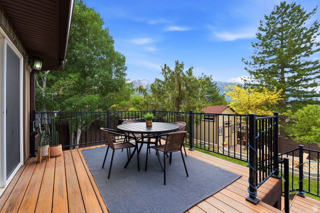2104 E BUCKINGHAM WAY, Sandy, UT 84093