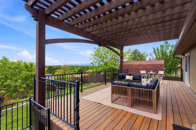 2104 E BUCKINGHAM WAY, Sandy, UT 84093