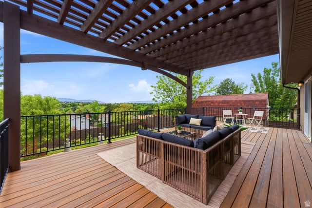 2104 E BUCKINGHAM WAY, Sandy, UT 84093
