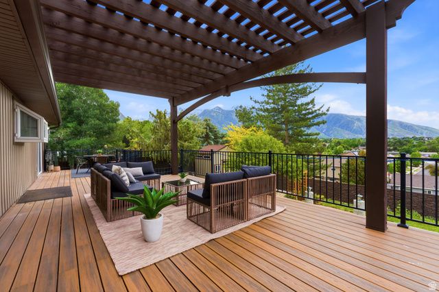 2104 E BUCKINGHAM WAY, Sandy, UT 84093