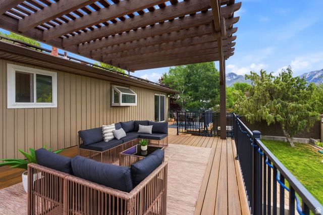 2104 E BUCKINGHAM WAY, Sandy, UT 84093