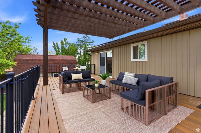 2104 E BUCKINGHAM WAY, Sandy, UT 84093