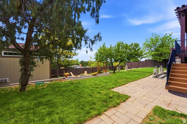 2104 E BUCKINGHAM WAY, Sandy, UT 84093