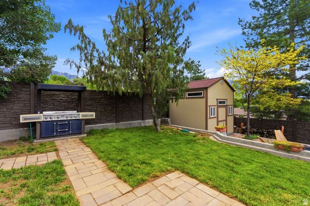 2104 E BUCKINGHAM WAY, Sandy, UT 84093