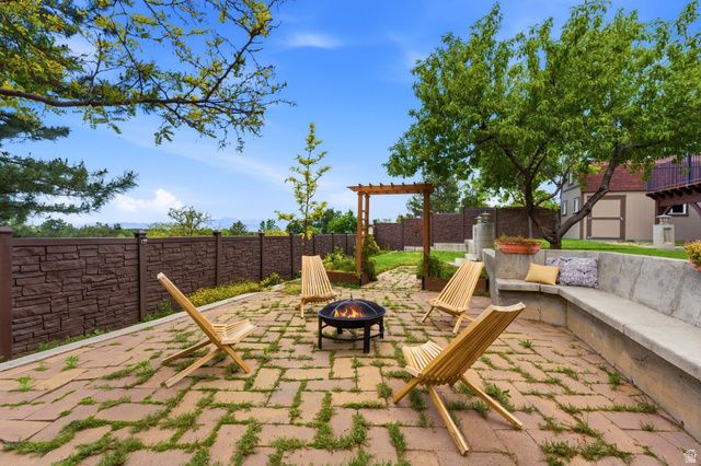 2104 E BUCKINGHAM WAY, Sandy, UT 84093