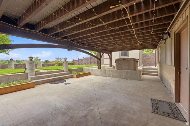 2104 E BUCKINGHAM WAY, Sandy, UT 84093
