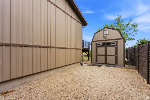 2104 E BUCKINGHAM WAY, Sandy, UT 84093