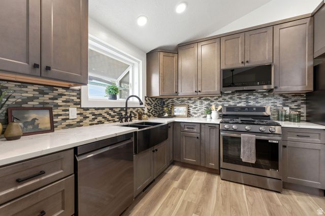 2104 E BUCKINGHAM WAY, Sandy, UT 84093