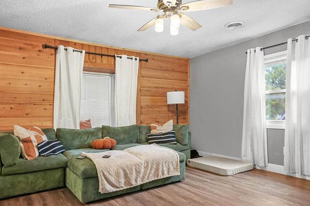 904 W Jackson Street, Bolivar, MO 65613