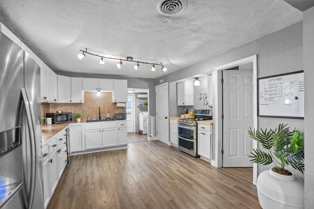 904 W Jackson Street, Bolivar, MO 65613