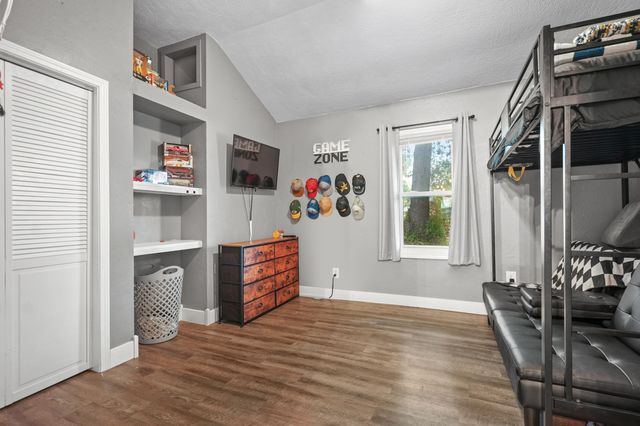 904 W Jackson Street, Bolivar, MO 65613