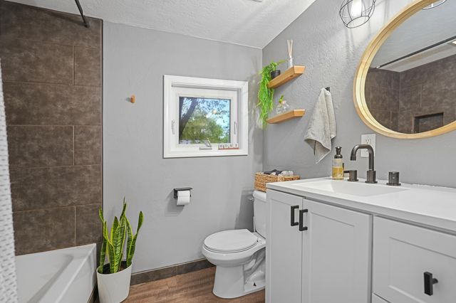 904 W Jackson Street, Bolivar, MO 65613