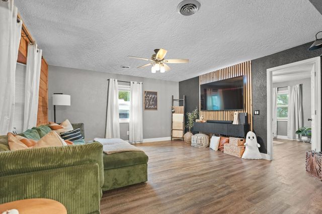 904 W Jackson Street, Bolivar, MO 65613