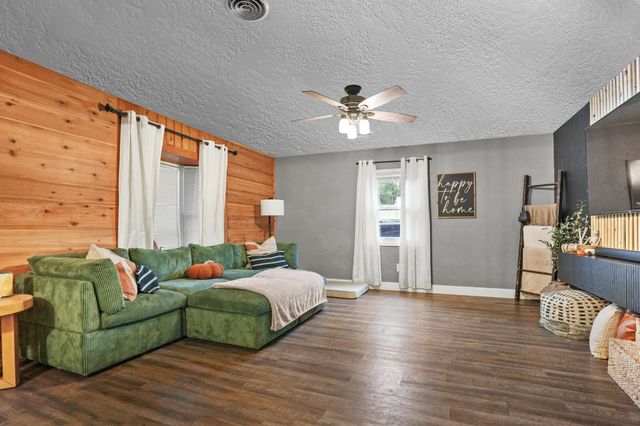 904 W Jackson Street, Bolivar, MO 65613