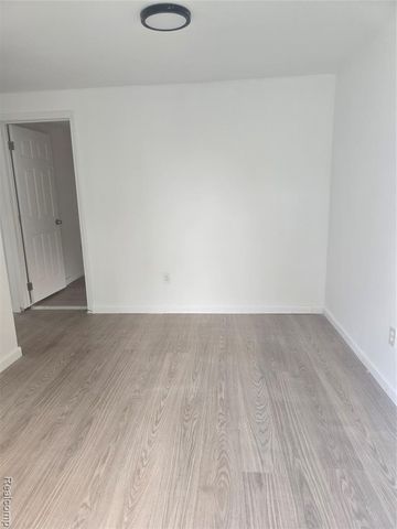 6027 Charles Street, Hamtramck, MI 48212