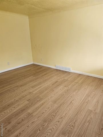 6027 Charles Street, Hamtramck, MI 48212